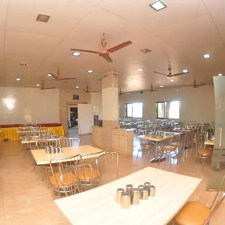 Hotel Gujarat Bhavan 3*